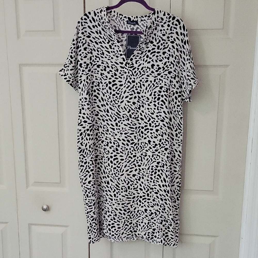 Paradis NWT Stylish Black and White Short Sleeve Vneck Patterned Dress Size L